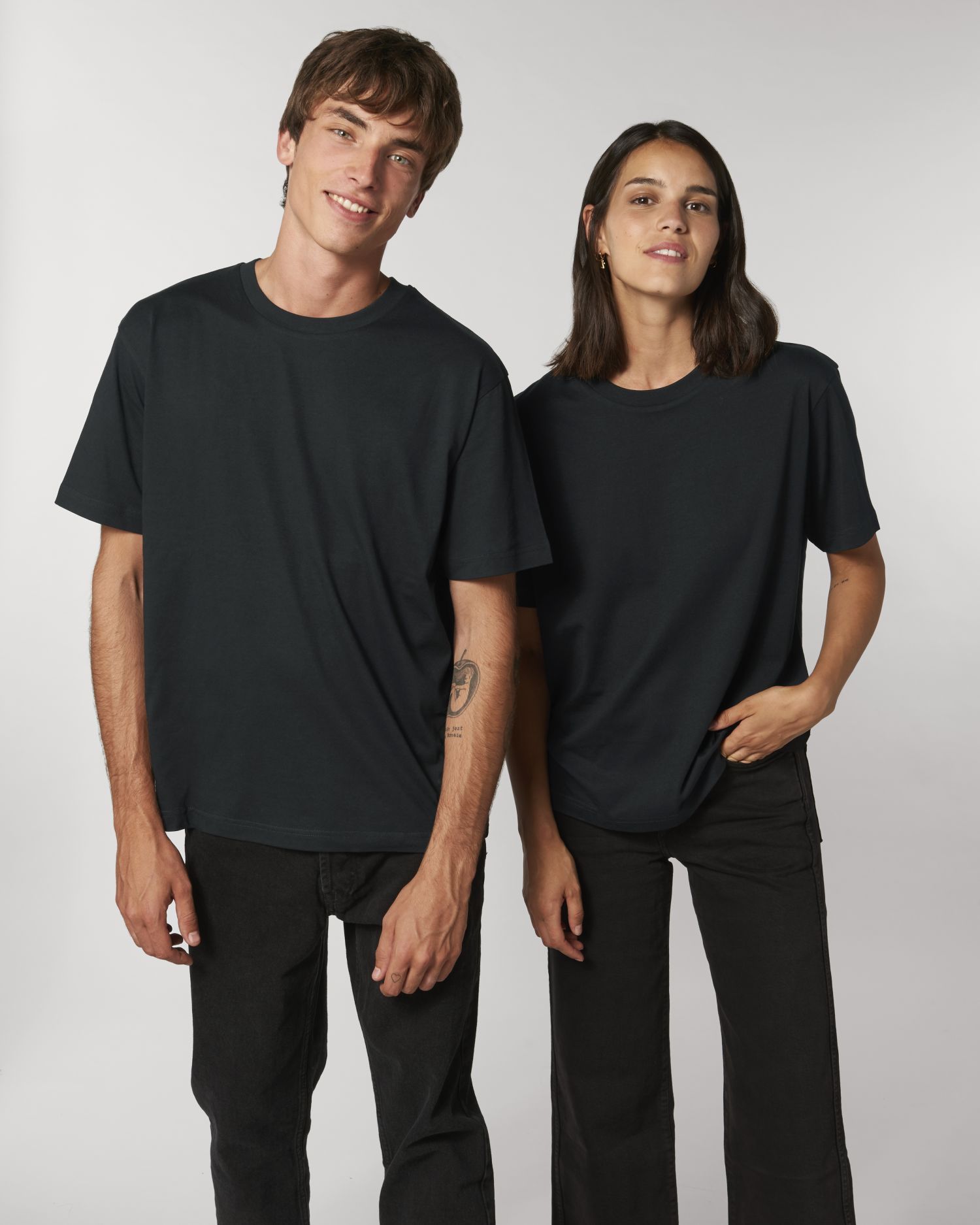 Be Famous Organic Unisex Relaxed T-shirt Black XXS